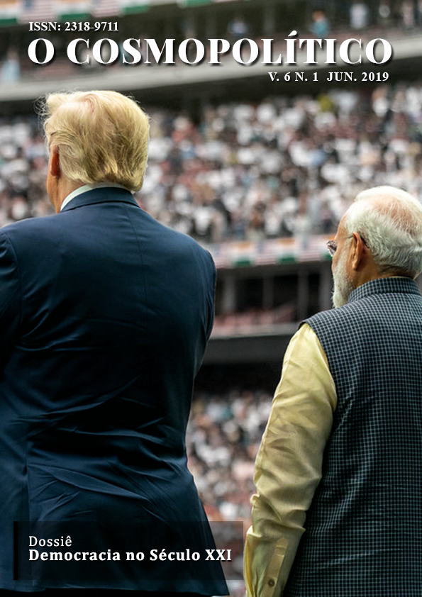Imagem de capa: Donald Trump e o primeiro-ministro indiano, Narendra Modi observam uma multidão.