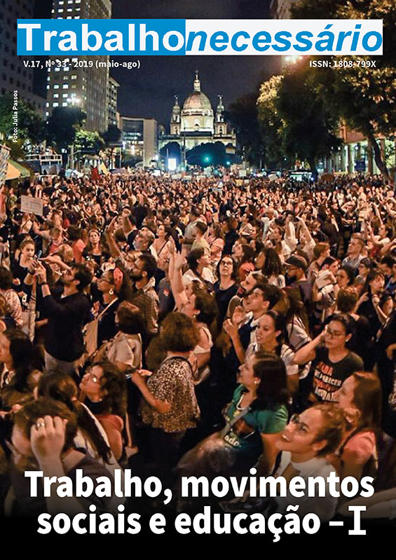 A foto da capa é de uma multidão em manifestação pública