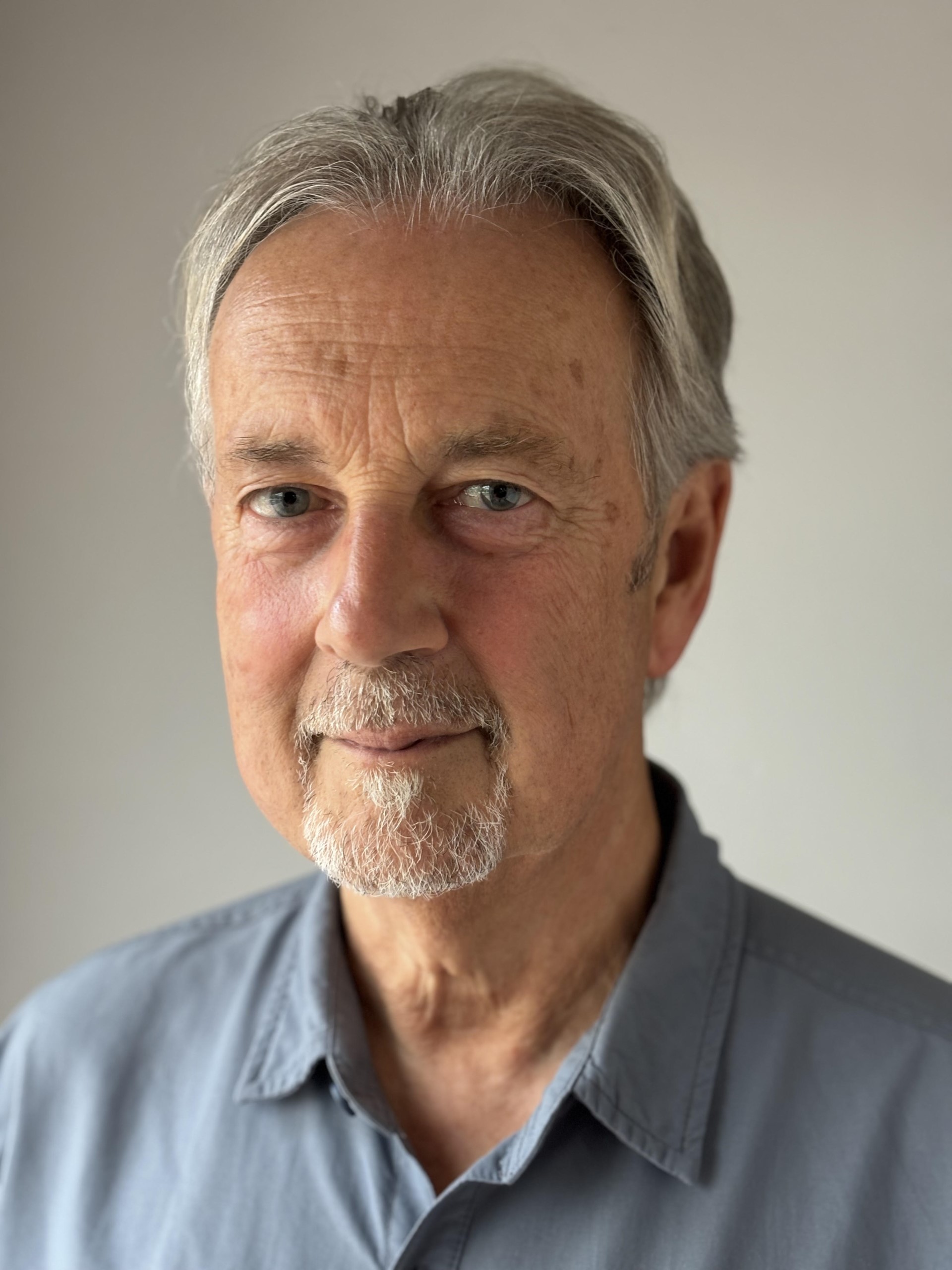 Foto do professor Kim Economides